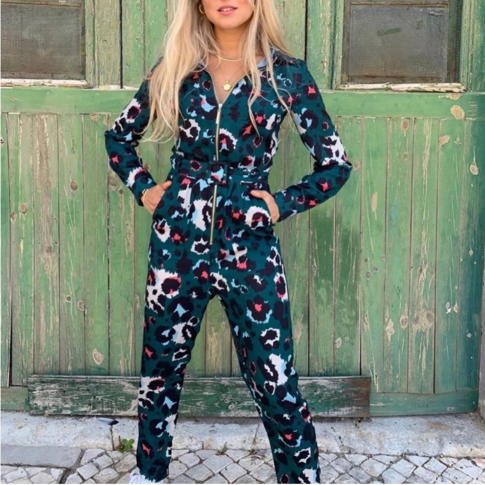Never Fully Dressed Green Long sleeve leopard jumpsuit size 2